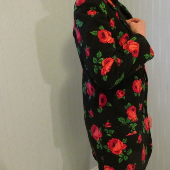 Vintage Black Velvet Jacket with Rose Pattern, Size M - Picture 4 of 6